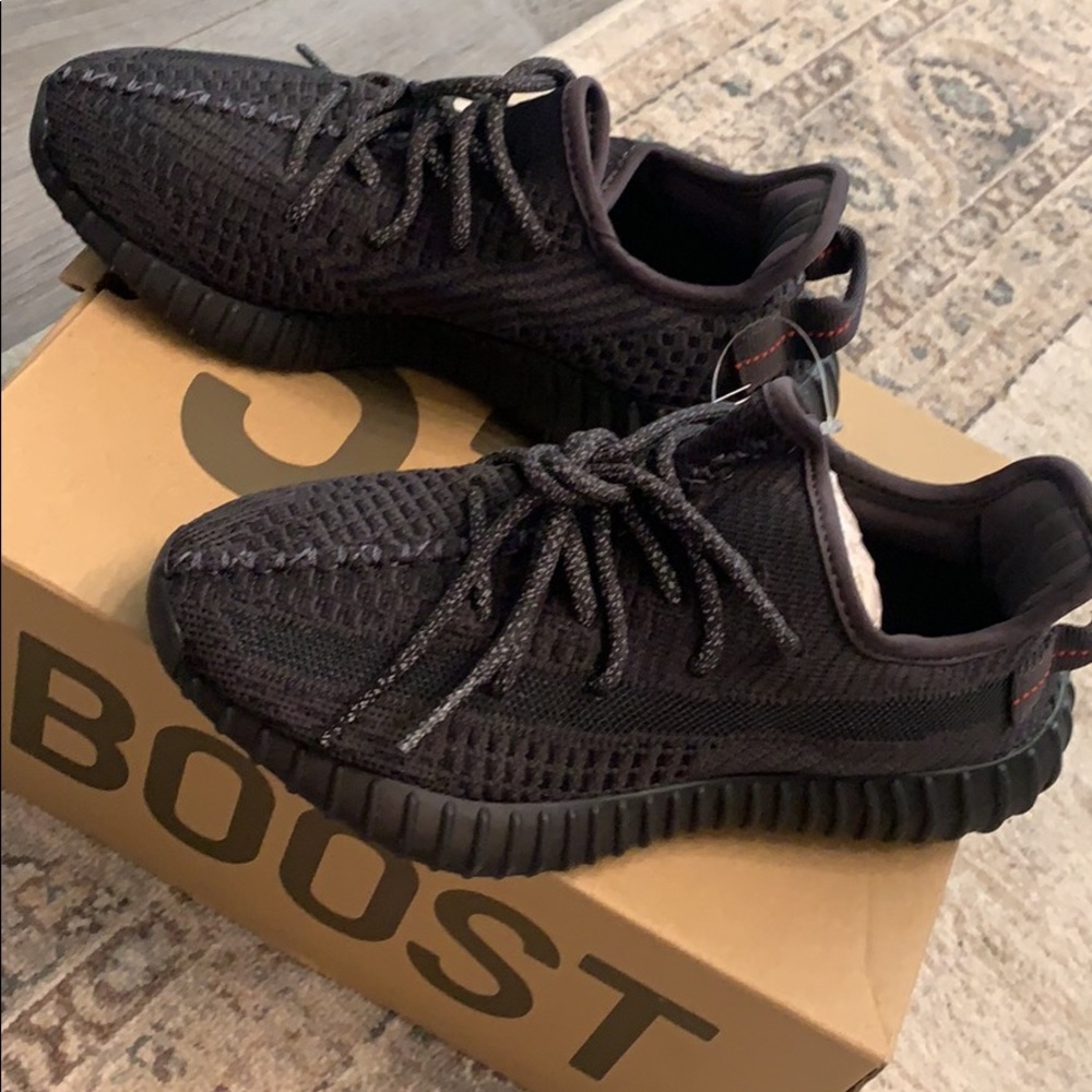 Yeezy boost 350 v2 black